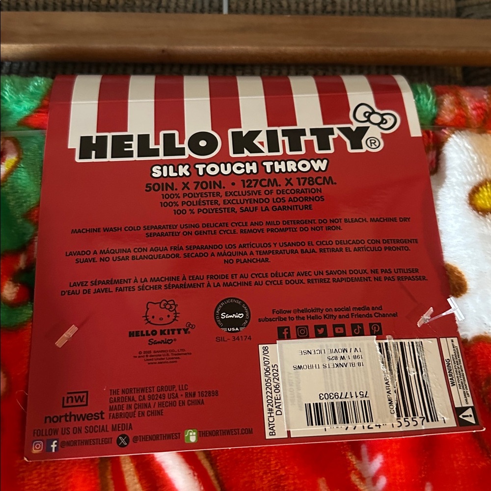 Hello Kitty christmas blanket - Picture 5 of 6